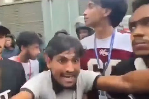শেখ হাসিনাকে দেশে ফেরানোর কথা বলা সেই শাকিল। ছবি: ভিডিও থেকে