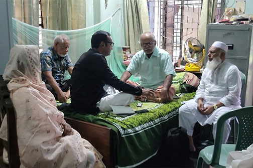 বাড়িতে পরিবার ও স্বজনদের মাঝে চলছে শোকের মাতম। শুক্রবার বিকেলে পাবনা শহরের জেলাপাড়া এলাকায়