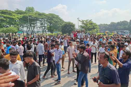 টাঙ্গাইলকে ময়মনসিংহ বিভাগে প্রস্তাবনার প্রতিবাদে মহাসড়ক অবরোধ