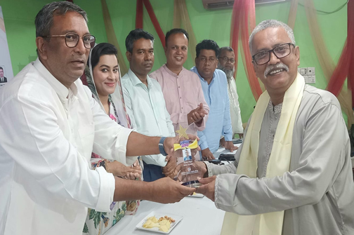 চাঁদপুর টেলিভিশন সাংবাদিক ফোরামে সংবর্ধিত হলেন সালেহ বিপ্লব