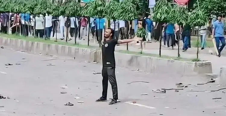 জুলাই-আগস্ট আন্দোলনের প্রথম শহীদ আবু সাঈদ । ছবি: সংগৃহীত 