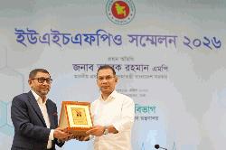 মন্ত্রী সাহেব প্রশংসা একটু কম কইরেন, স্বাস্থ্যমন্ত্রীকে প্রধানমন্ত্রী