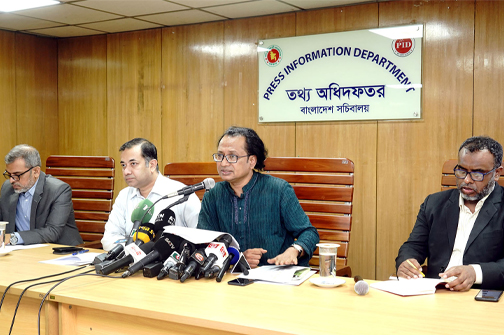 তেলের দামের সঙ্গে সমন্বয় করে বাসের ভাড়া নির্ধারণ হবে: প্রধানমন্ত্রীর তথ্য উপদেষ্টা