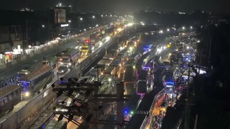 প্রায় ৪০ কিলোমিটার দীর্ঘ যানজট 