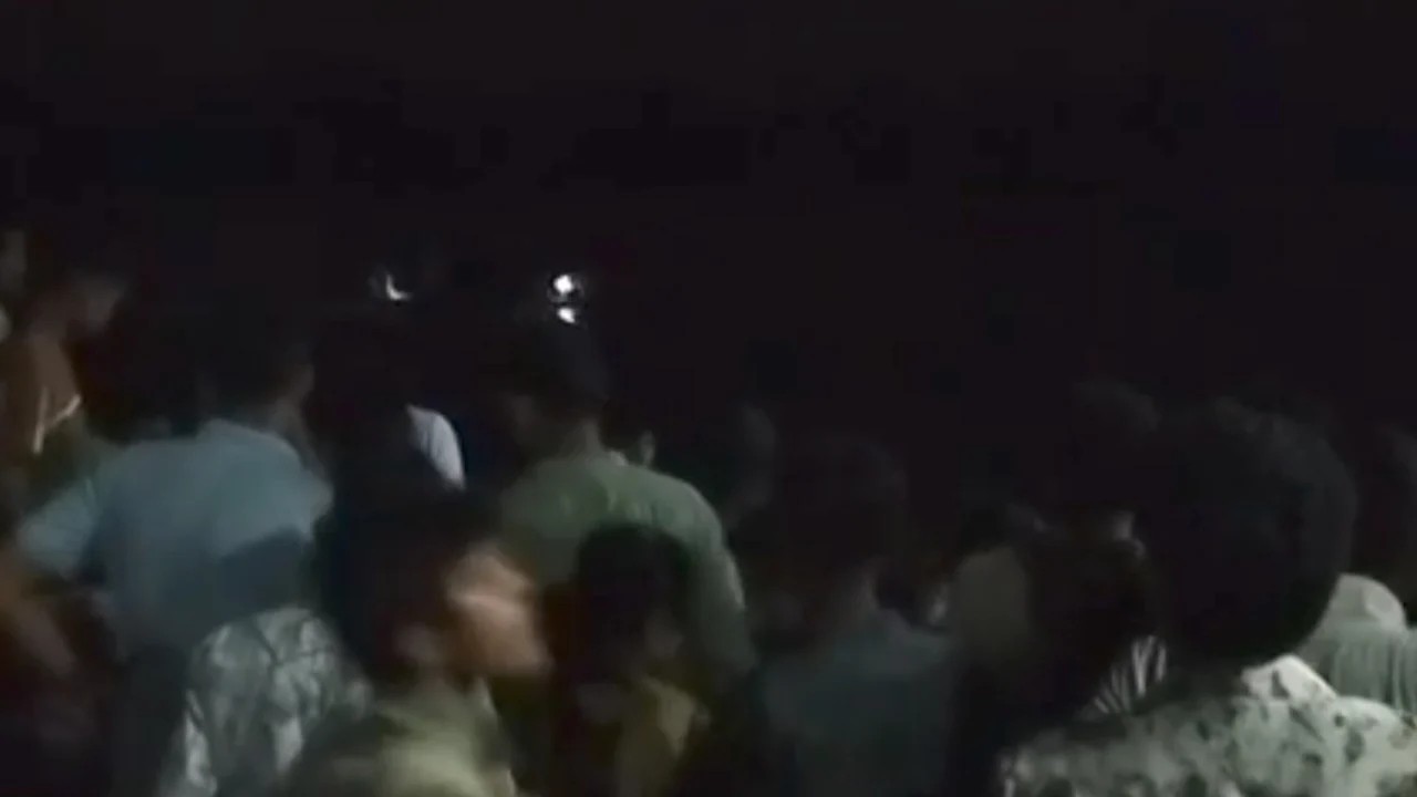 ছবি: আমার দেশ থেকে নেয়া
