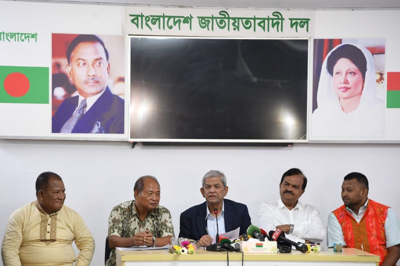  ক্ষুদ্র জাতিগোষ্ঠী দলের সাথে মতবিনিময় সভায় মির্জা ফখরুল। ছবি : বিএনপি মিডিয়া সেল 