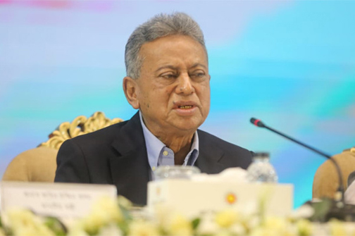 অর্থমন্ত্রী আমির খসরু মাহমুদ চৌধুরী