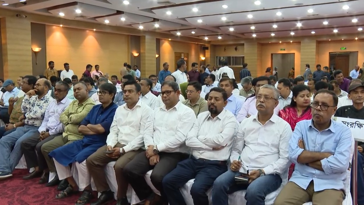 বিএনপি বিটে কর্মরত বিভিন্ন গণমাধ্যমের সাংবাদিকদের সঙ্গে প্রধানমন্ত্রীর মত বিনিময়।