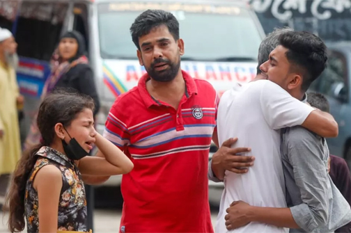 হামের উপসর্গে আক্রান্ত শিশুকে চিকিৎসার পরও বাঁচাতে না পেরে স্বজনদের আহাজারি। 