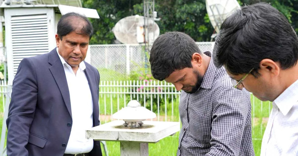 আগারগাঁওয়ে আবহাওয়া অধিদপ্তর পরিদর্শন করেন প্রধানমন্ত্রীর প্রতিরক্ষা উপদেষ্টা ব্রিগেডিয়ার জেনারেল (অব.) ড. এ কে এম শামছুল ইসলাম।