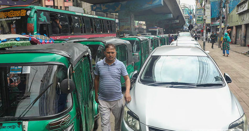 সারাদেশে গ্যাস সংকট চরমে, ফিলিং স্টেশনে দীর্ঘ লাইন   