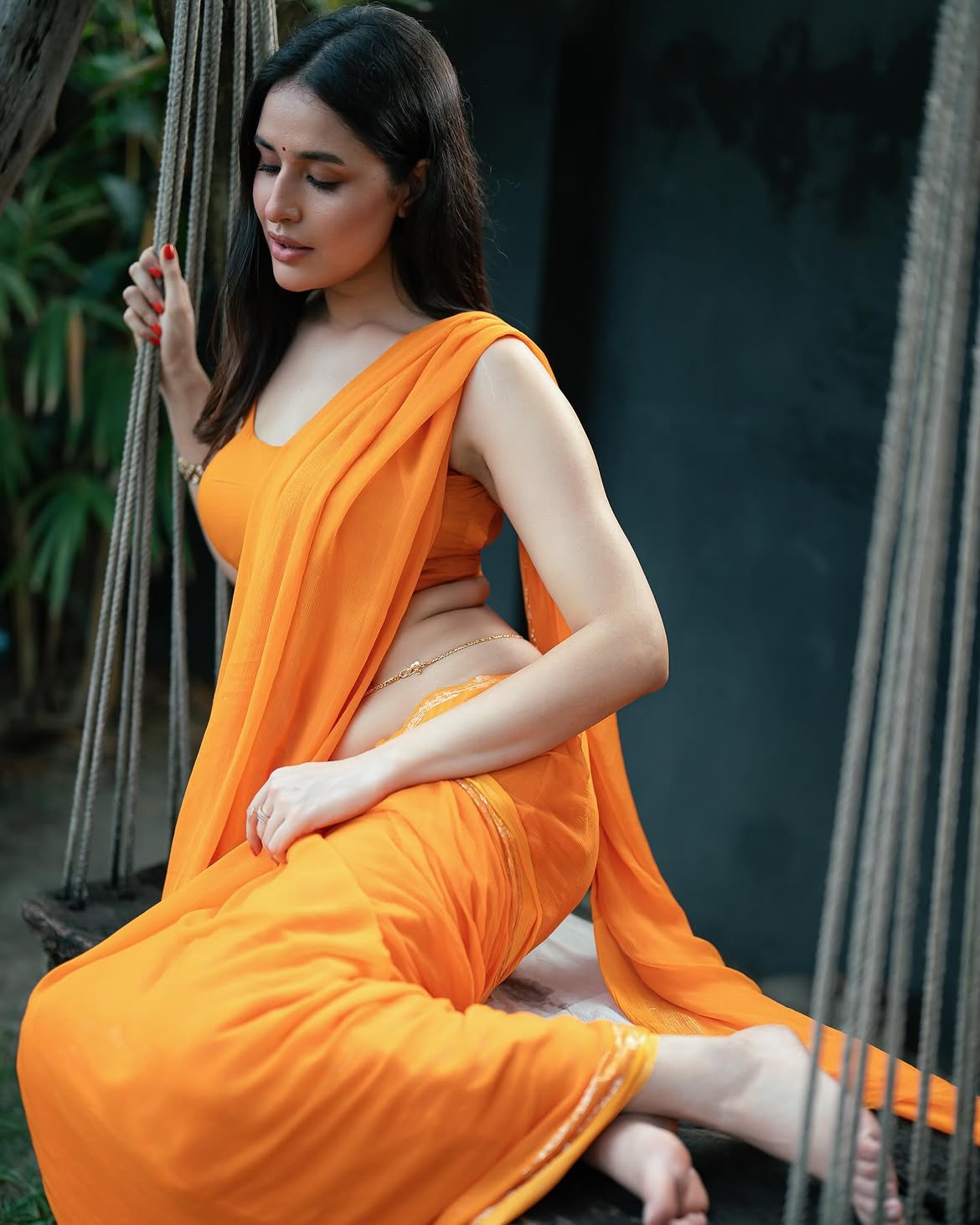 মডেল ও অভিনেত্রী স্নিগ্ধা চৌধুরী।