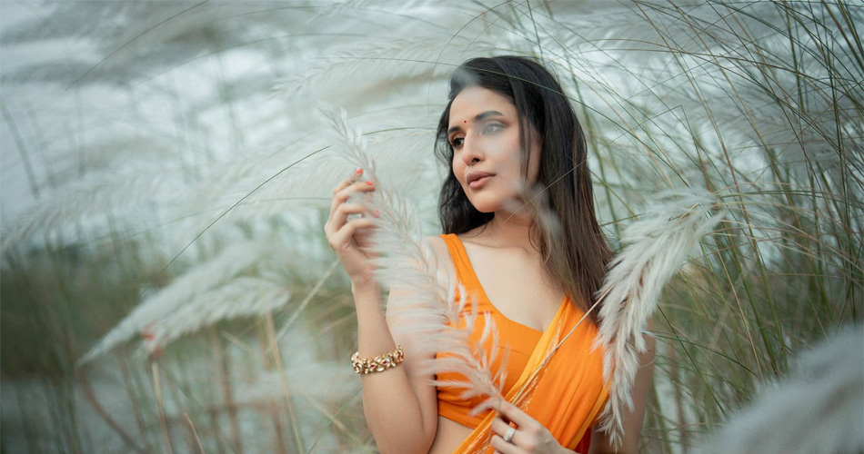 মডেল ও অভিনেত্রী স্নিগ্ধা চৌধুরী। ছবি: ফেসবুক থেকে
